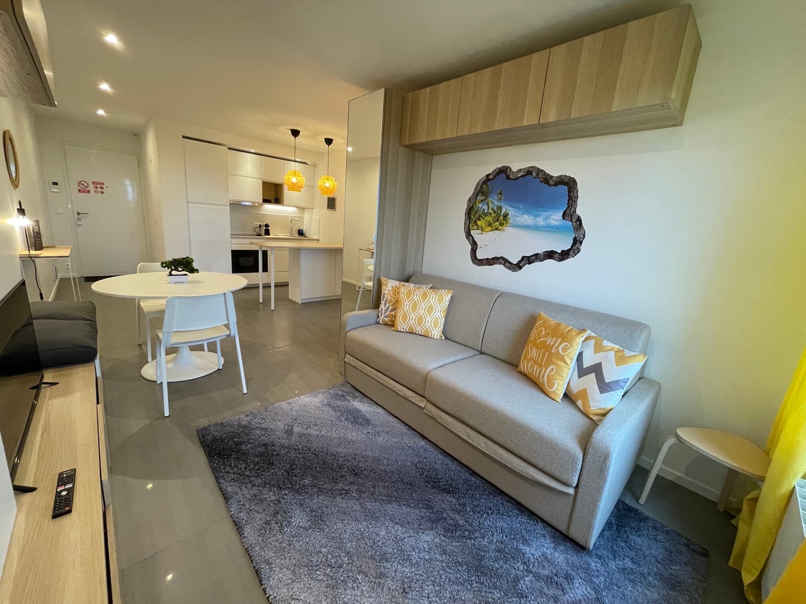 Salon avec canapé convertible, Sunset Cocoon — T2 46m² à Villejust (Essonne, Île-de-France)